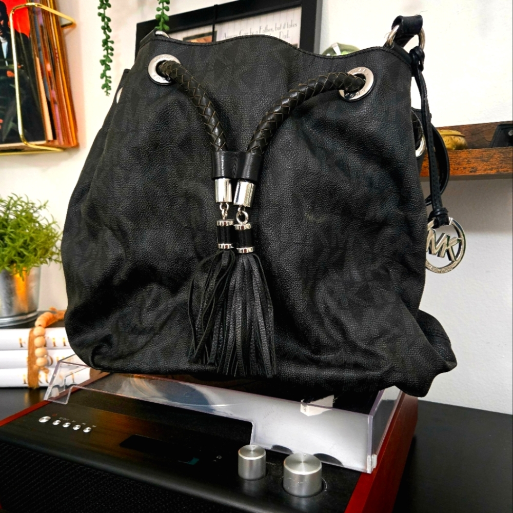 Micheal Kors purse